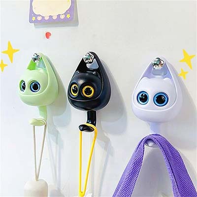 Creative Blink Wink Eyed Cat Hook